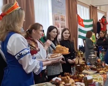 В КБР День Абхазии отметили выставкой национальных подворий и конференцией